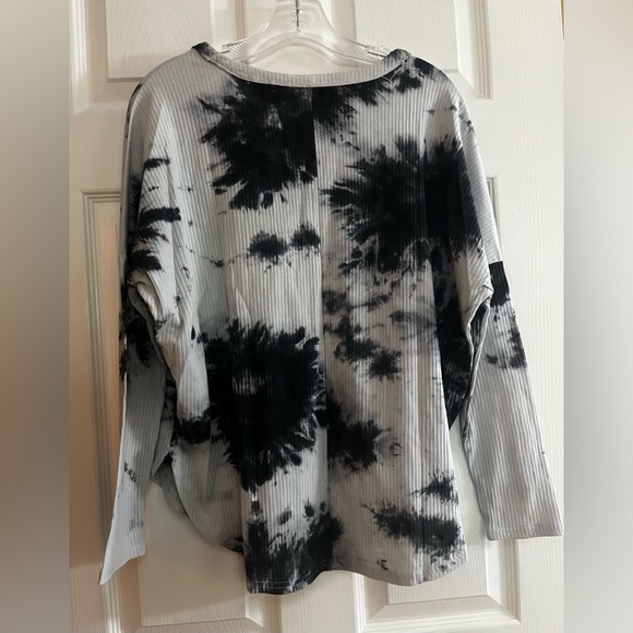 Umgee Black snd Gray Tie-Dye Long Sleeve Top NWT Size S - Picture 5 of 5